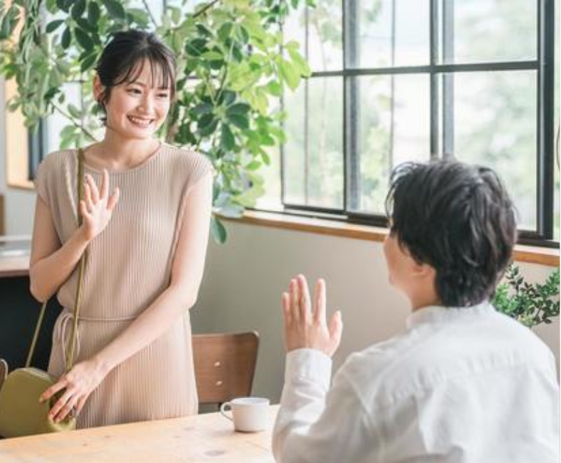 お見合いをしている男女